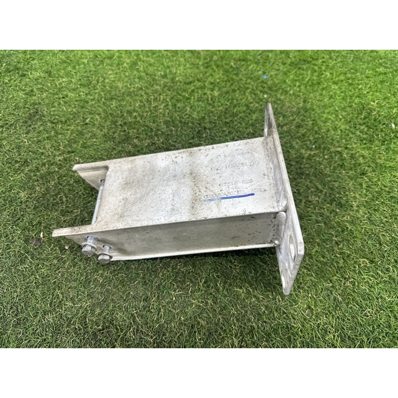 Кронштейн усилителя бампера (стекла и зеркала) AUDI Q5 FY 2018 2.0 DAYB 80A807133