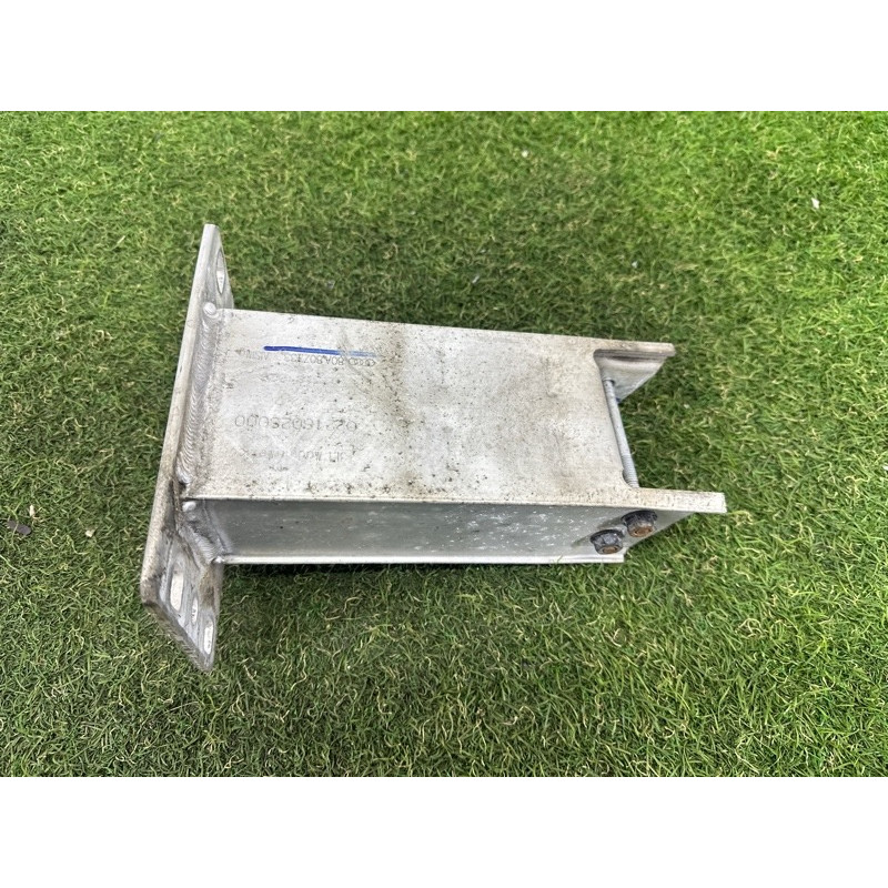 Кронштейн усилителя бампера (стекла и зеркала) AUDI Q5 FY 2018 2.0 DAYB 80A807133