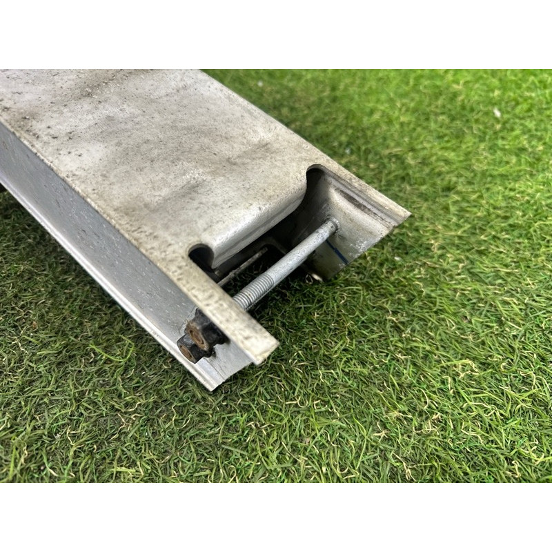 Кронштейн усилителя бампера (стекла и зеркала) AUDI Q5 FY 2018 2.0 DAYB 80A807133