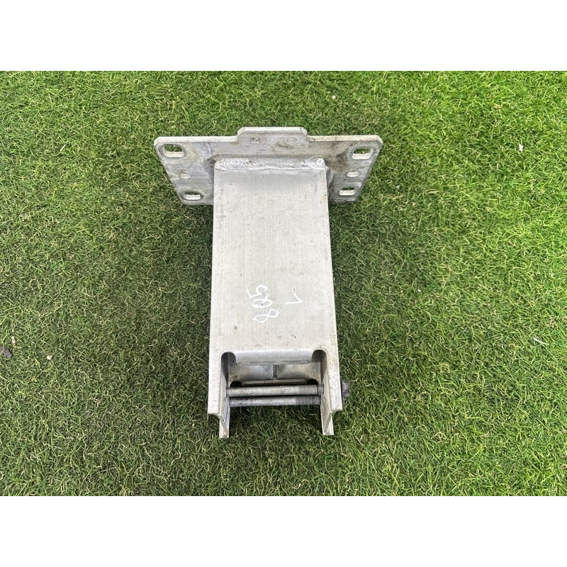 Кронштейн усилителя бампера (стекла и зеркала) AUDI Q5 FY 2018 2.0 DAYB 80A807133