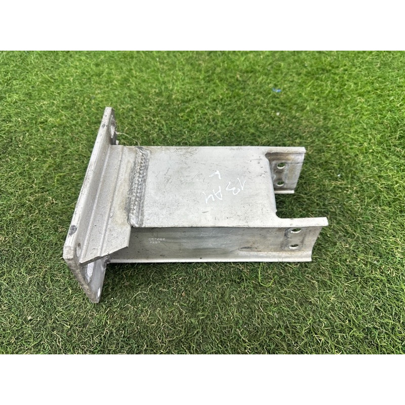 Кронштейн усилителя бампера (стекла и зеркала) AUDI A4 B8 2010 2.0 CAEB 8K0807133D