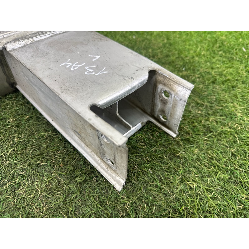 Кронштейн усилителя бампера (стекла и зеркала) AUDI A4 B8 2010 2.0 CAEB 8K0807133D