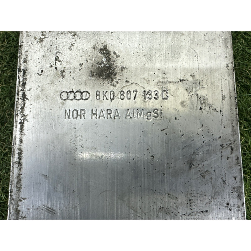 Кронштейн усилителя бампера (стекла и зеркала) AUDI A4 B8 2010 2.0 CAEB 8K0807133D