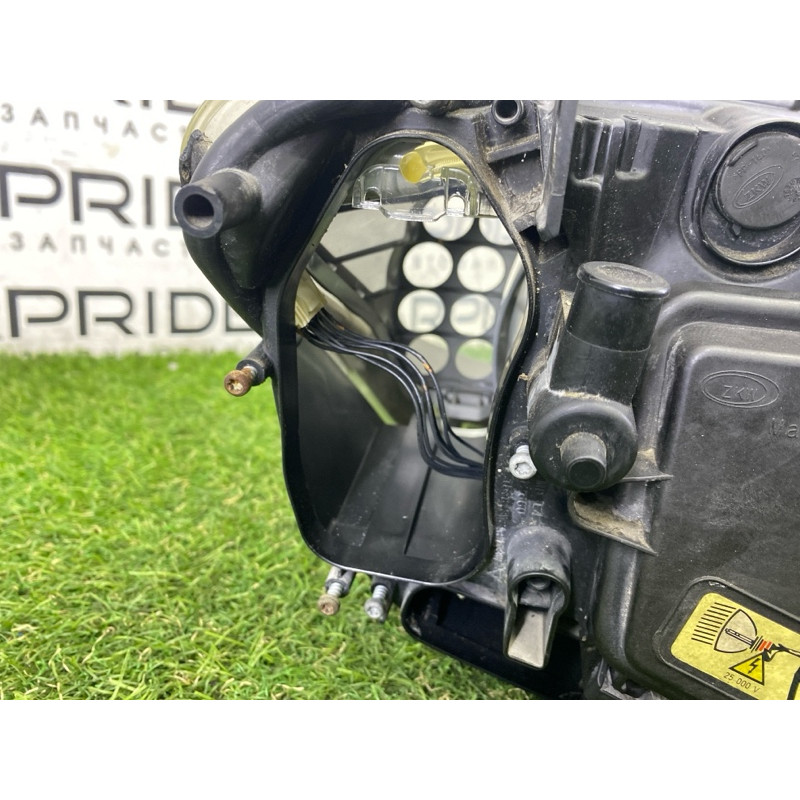 Фара (оптика) BMW 7-series F01 2011 3.0 N54 63117228423