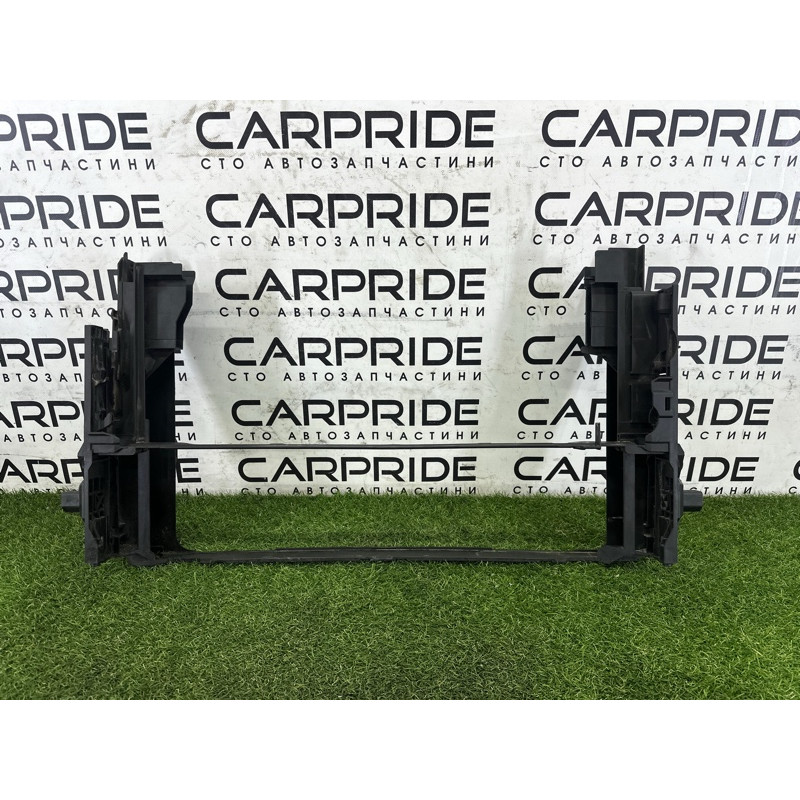 Рамка радиатора (кузов и элементы) BMW 7-series F01 2011 3.0 N54 17117804617