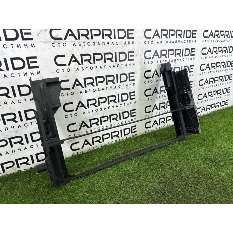 Рамка радиатора (кузов и элементы) BMW 7-series F01 2011 3.0 N54 17117804617