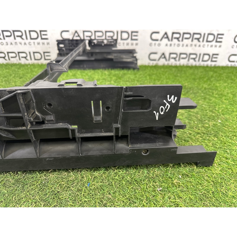 Рамка радиатора (кузов и элементы) BMW 7-series F01 2011 3.0 N54 17117804617