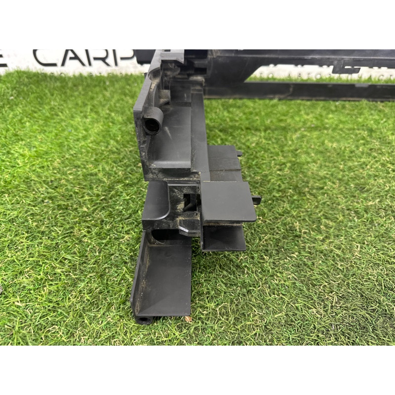 Рамка радиатора (кузов и элементы) BMW 7-series F01 2011 3.0 N54 17117804617