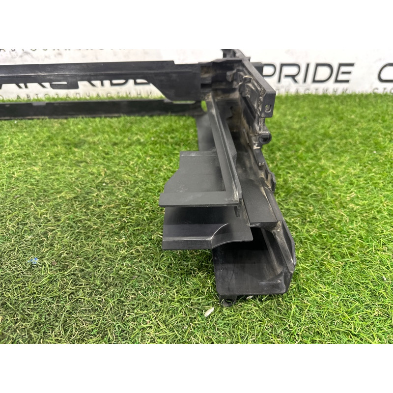 Рамка радиатора (кузов и элементы) BMW 7-series F01 2011 3.0 N54 17117804617