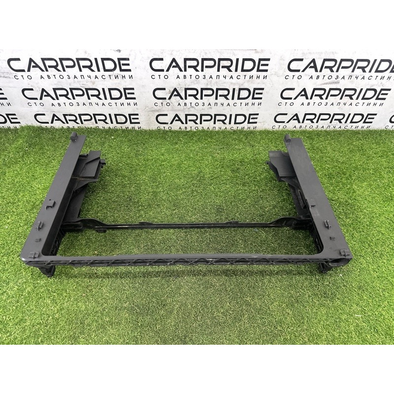 Рамка радиатора (кузов и элементы) BMW 7-series F01 2011 3.0 N54 17117804617