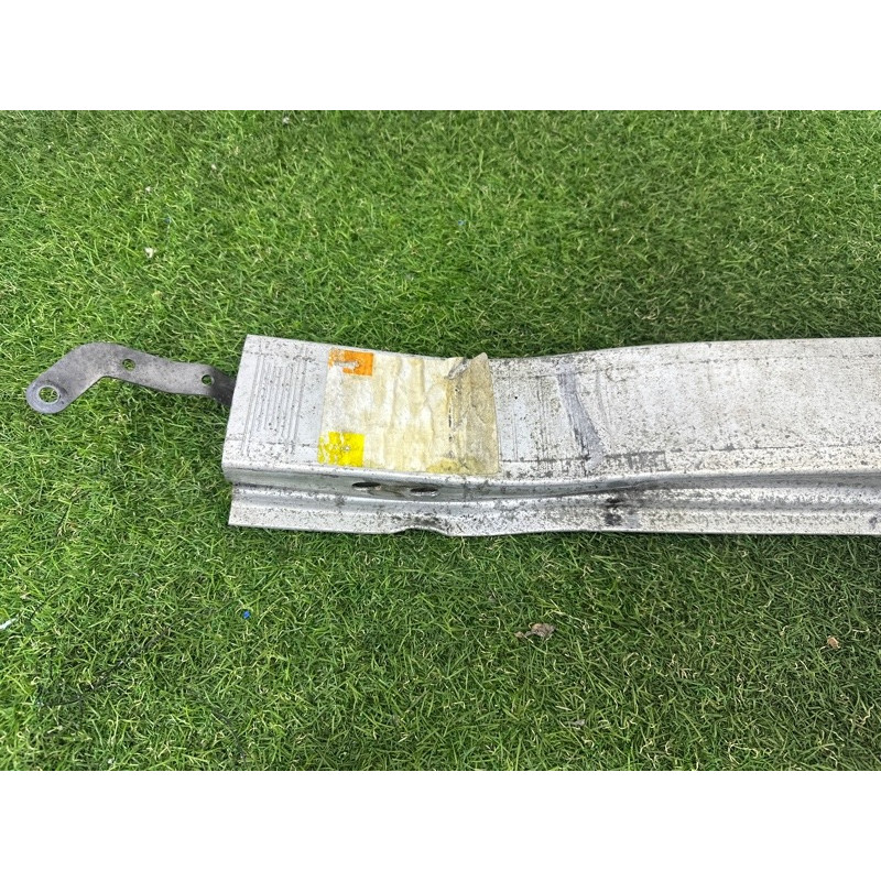 Усилитель бампера (наружные элементы кузова) AUDI Q5 8R 2010 3.2 CALB 8R0807113B