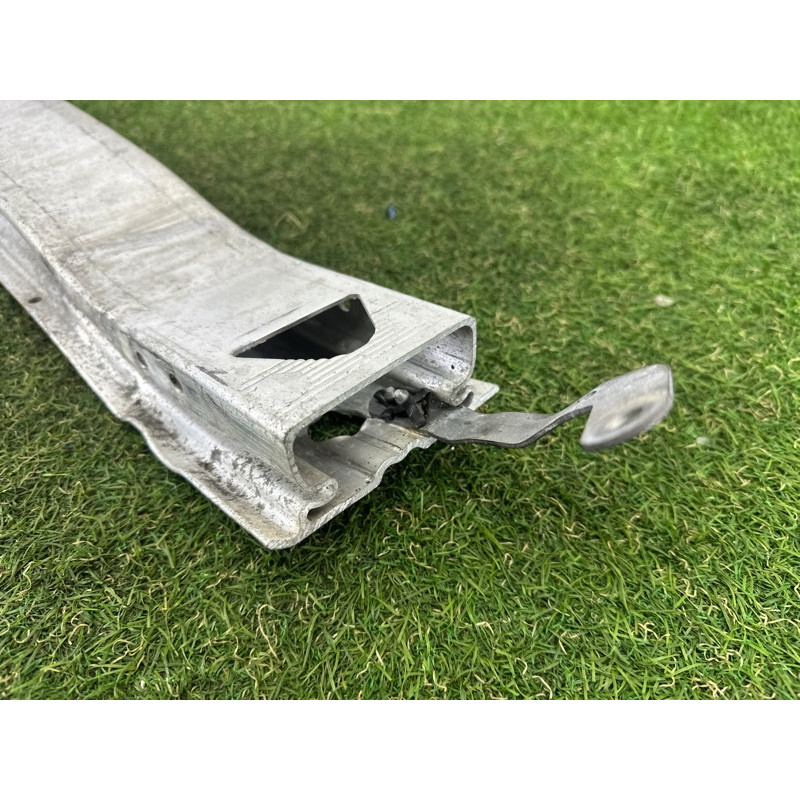 Усилитель бампера (наружные элементы кузова) AUDI Q5 8R 2010 3.2 CALB 8R0807113B