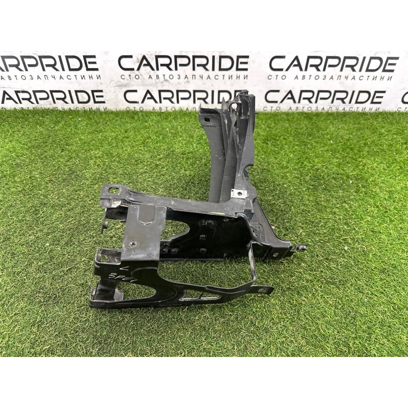 Кронштейн фары (кузов и элементы) BMW 7-series F01 2011 3.0 N54 51647184159