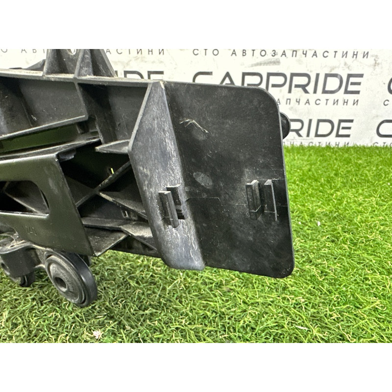 Кронштейн фары (кузов и элементы) BMW 7-series F01 2011 3.0 N54 51647184159