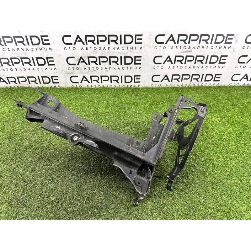 Кронштейн фары (кузов и элементы) BMW 7-series F01 2011 3.0 N54 51647184159