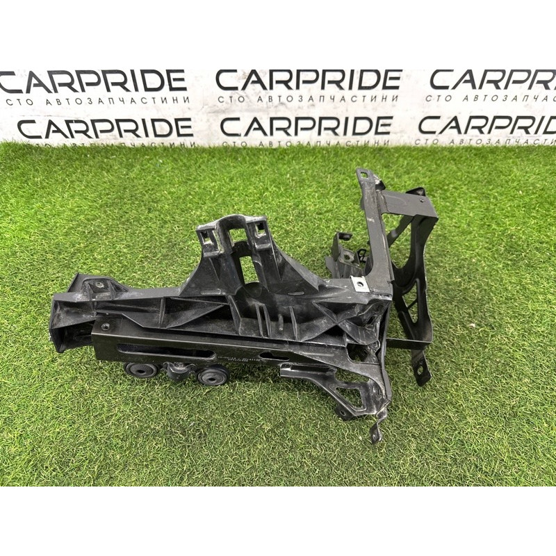 Кронштейн фары (кузов и элементы) BMW 7-series F01 2011 3.0 N54 51647184160