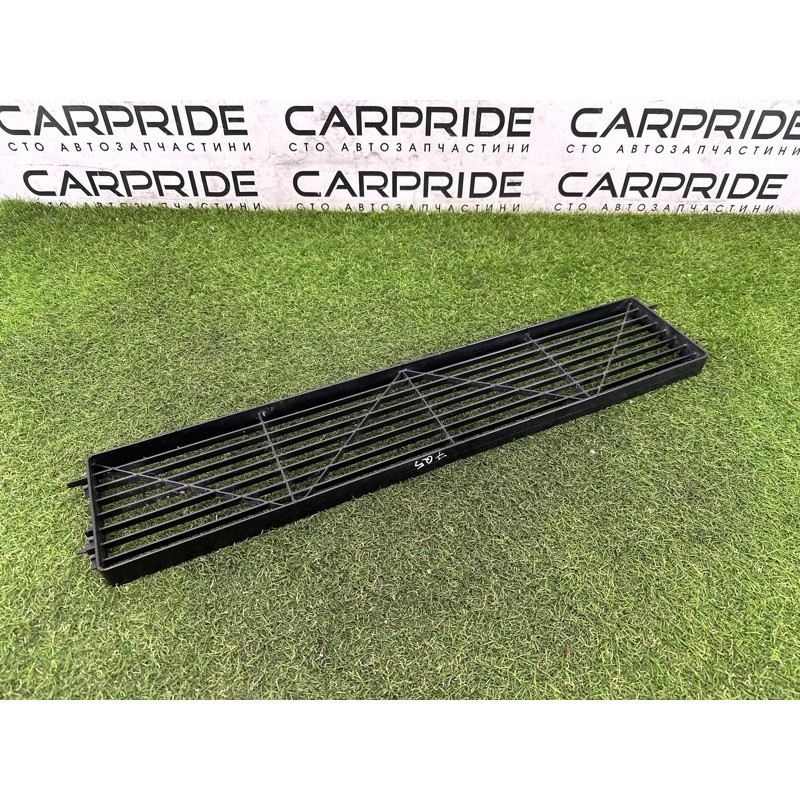 Решетка радиатора (наружные элементы кузова) AUDI Q5 8R 2010 3.2 CALB 8K0820746D