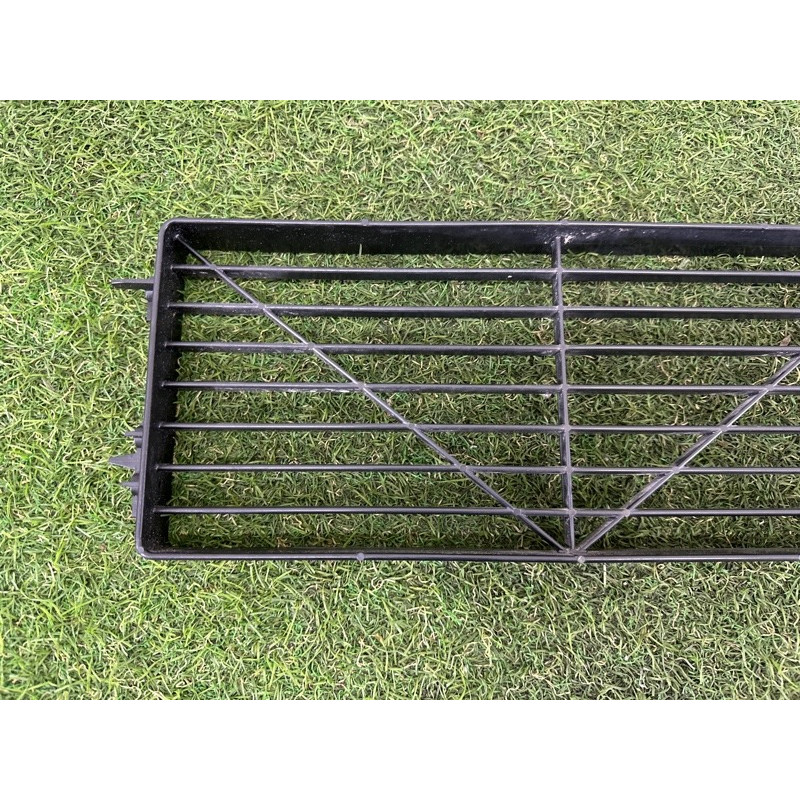 Решетка радиатора (наружные элементы кузова) AUDI Q5 8R 2010 3.2 CALB 8K0820746D