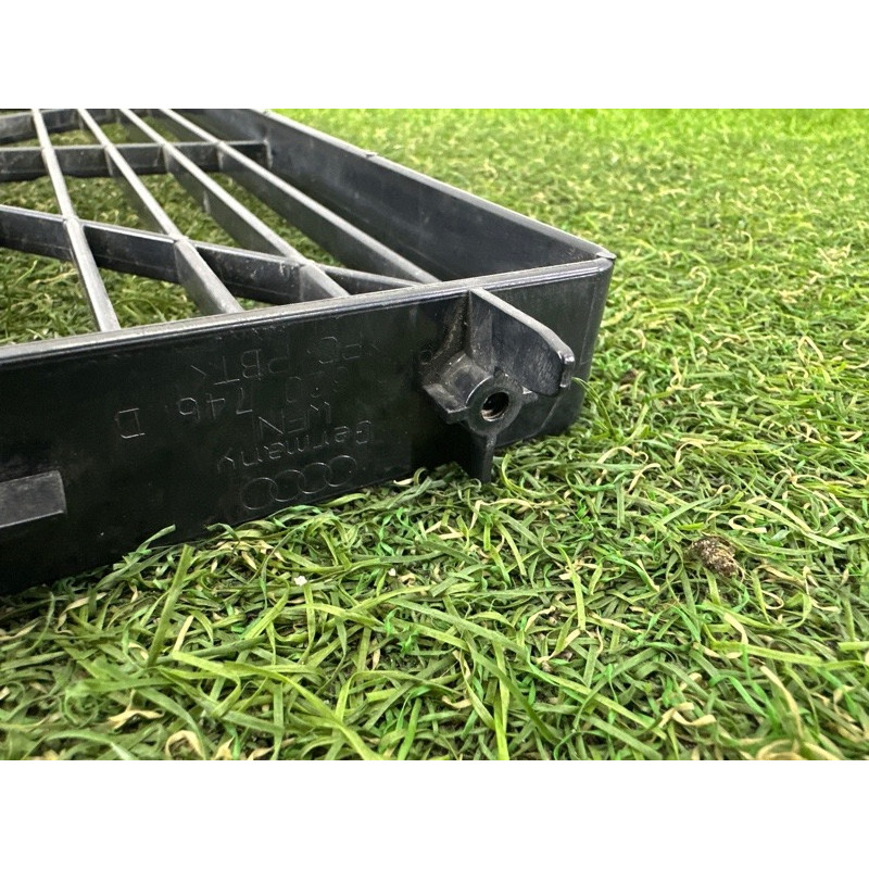 Решетка радиатора (наружные элементы кузова) AUDI Q5 8R 2010 3.2 CALB 8K0820746D