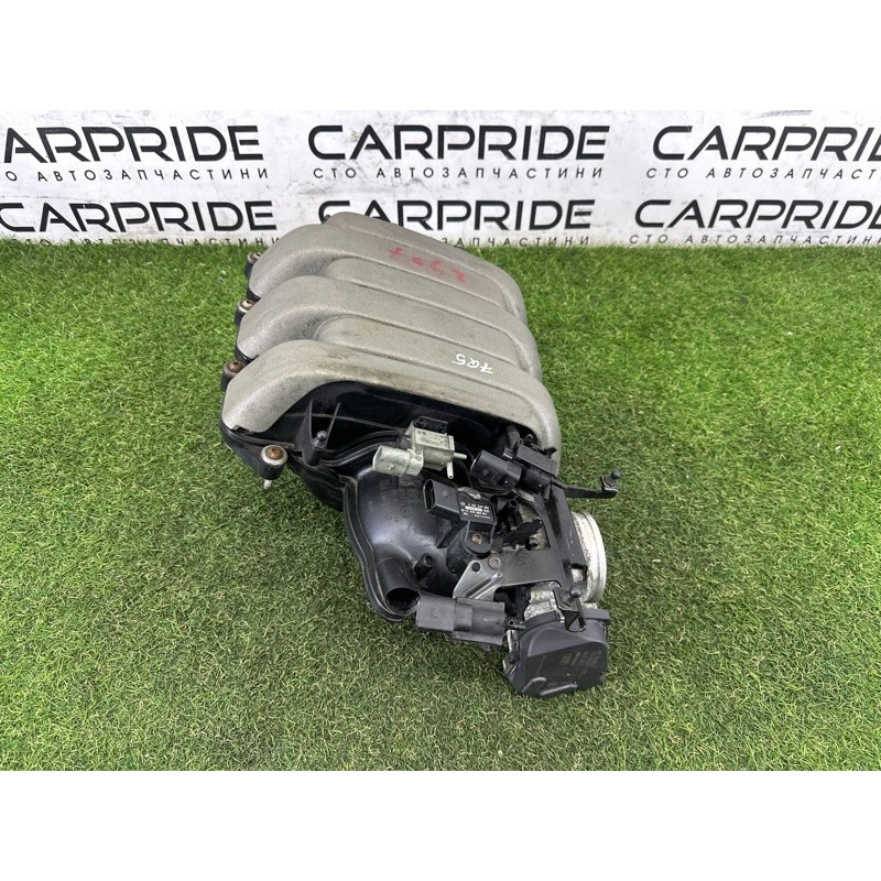 Коллектор впускной (впускная система) AUDI Q5 8R 2010 3.2 CALB 06E133210M