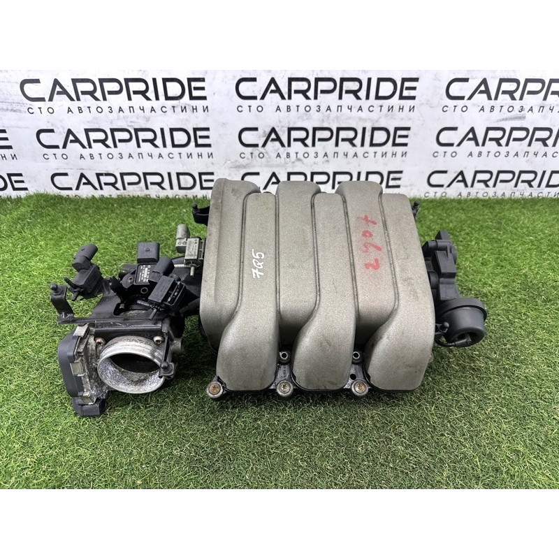 Коллектор впускной (впускная система) AUDI Q5 8R 2010 3.2 CALB 06E133210M