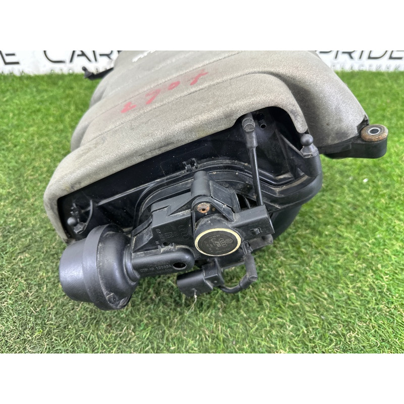 Коллектор впускной (впускная система) AUDI Q5 8R 2010 3.2 CALB 06E133210M