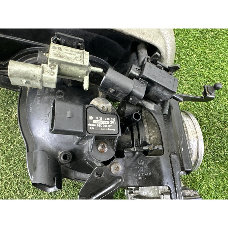 Коллектор впускной (впускная система) AUDI Q5 8R 2010 3.2 CALB 06E133210M