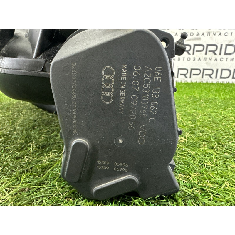 Коллектор впускной (впускная система) AUDI Q5 8R 2010 3.2 CALB 06E133210M