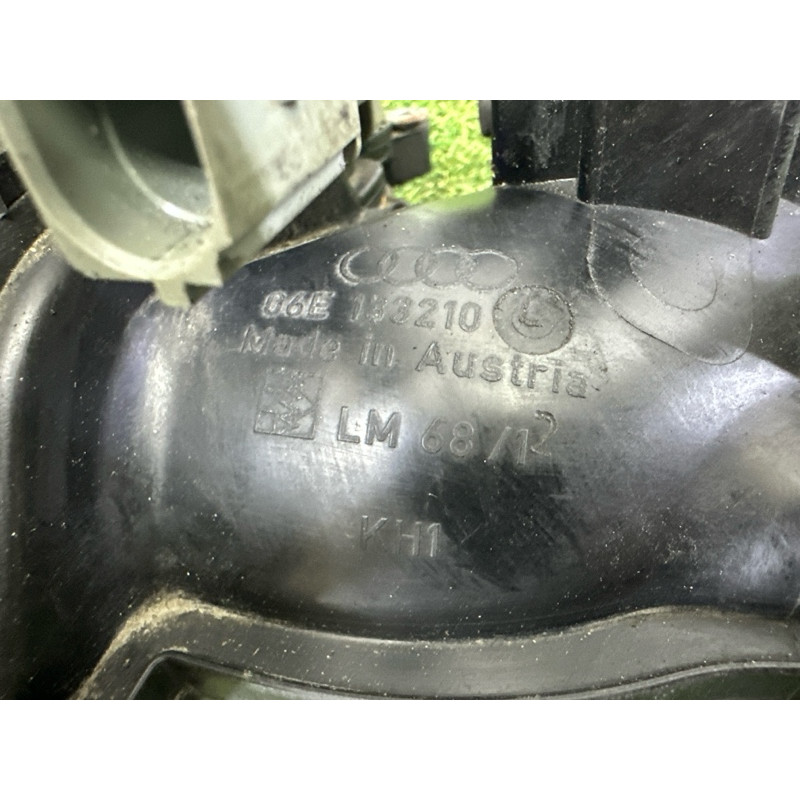 Коллектор впускной (впускная система) AUDI Q5 8R 2010 3.2 CALB 06E133210M