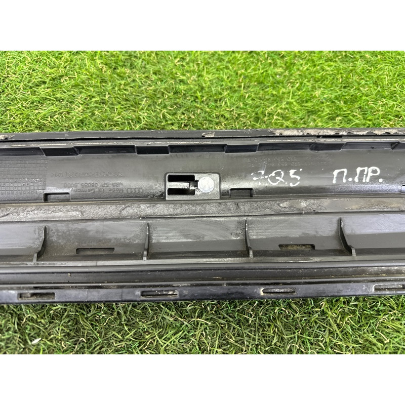 Накладка двері зовнішня (кузов і елементи) AUDI Q5 8R 2010 3.2 CALB 8R0853960EGRU