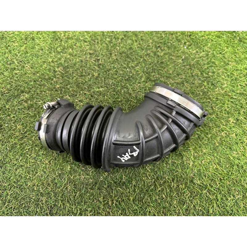 Патрубок воздушного фильтра (впускная система) AUDI A4 B8 2010 2.0 CAEB 06H129629E