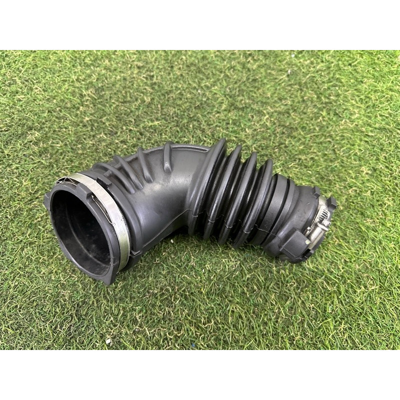 Патрубок воздушного фильтра (впускная система) AUDI A4 B8 2010 2.0 CAEB 06H129629E