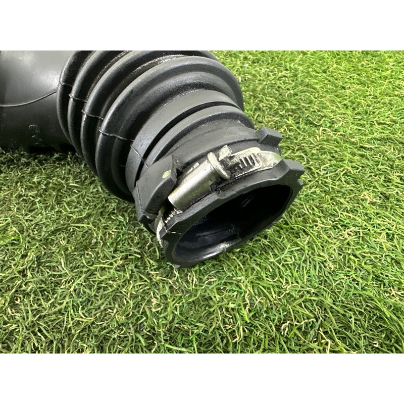 Патрубок воздушного фильтра (впускная система) AUDI A4 B8 2010 2.0 CAEB 06H129629E