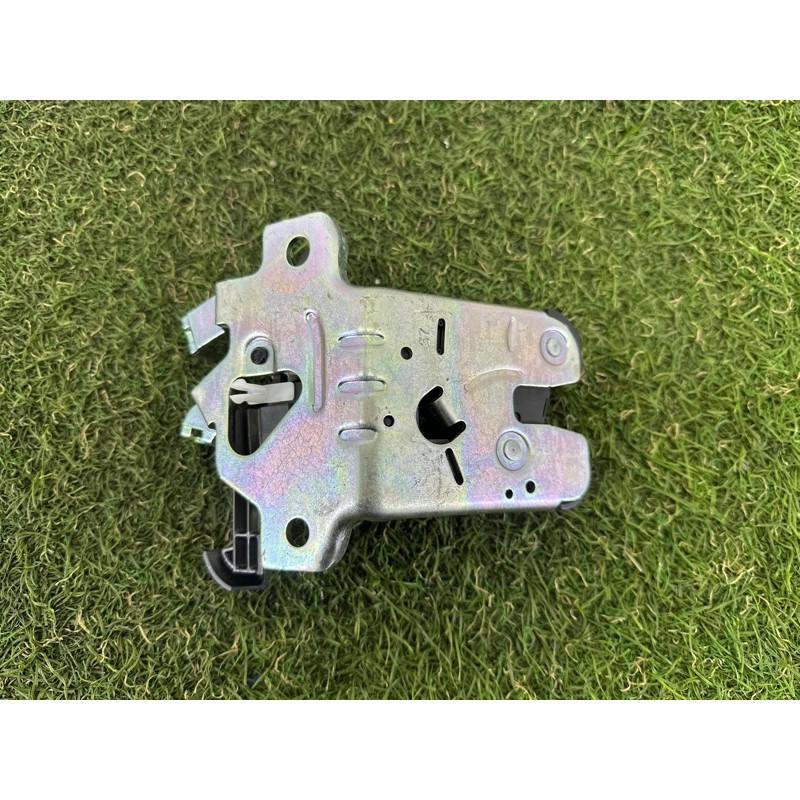 Замок багажника (кузов и элементы) AUDI A4 B9 2018 2.0 DBPA 8W0827503