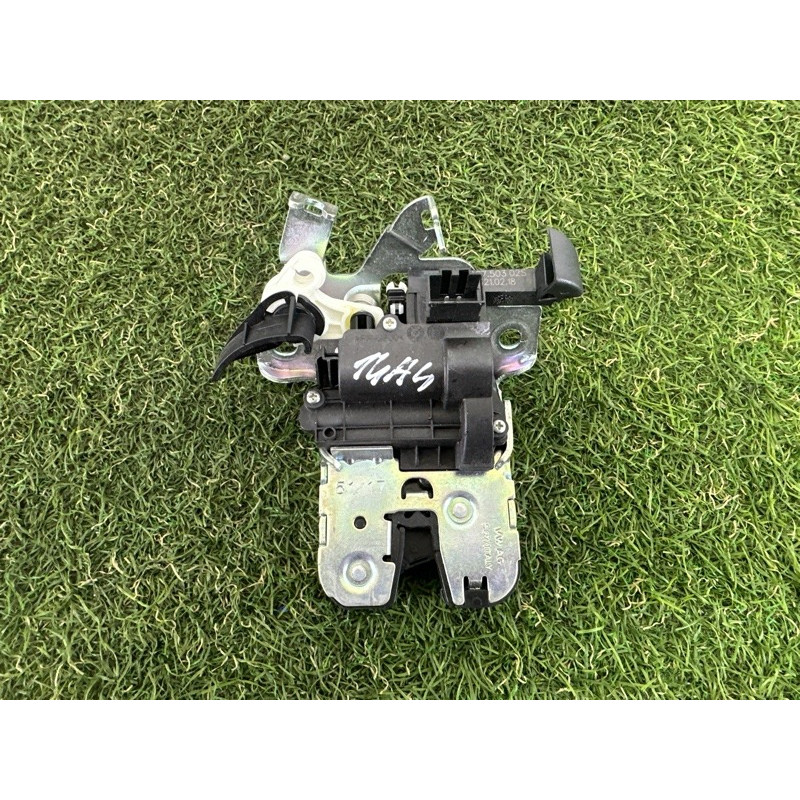 Замок багажника (кузов и элементы) AUDI A4 B9 2018 2.0 DBPA 8W0827503