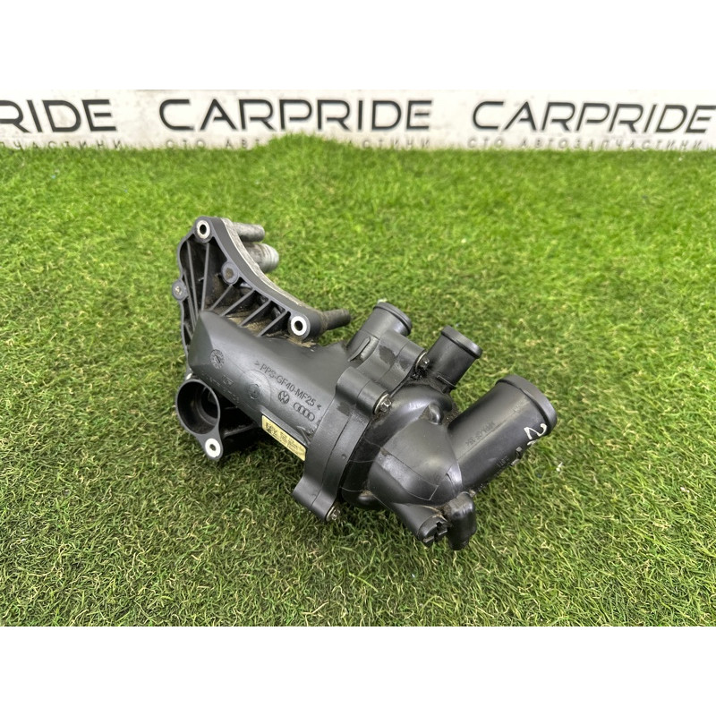 Корпус термостата с помпой (система охлаждения) AUDI A8 D4 2011 4.2 CDRA 079121013P