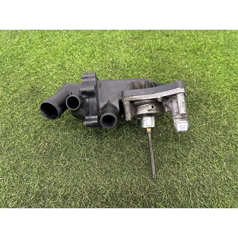 Корпус термостата с помпой (система охлаждения) AUDI A8 D4 2011 4.2 CDRA 079121013P