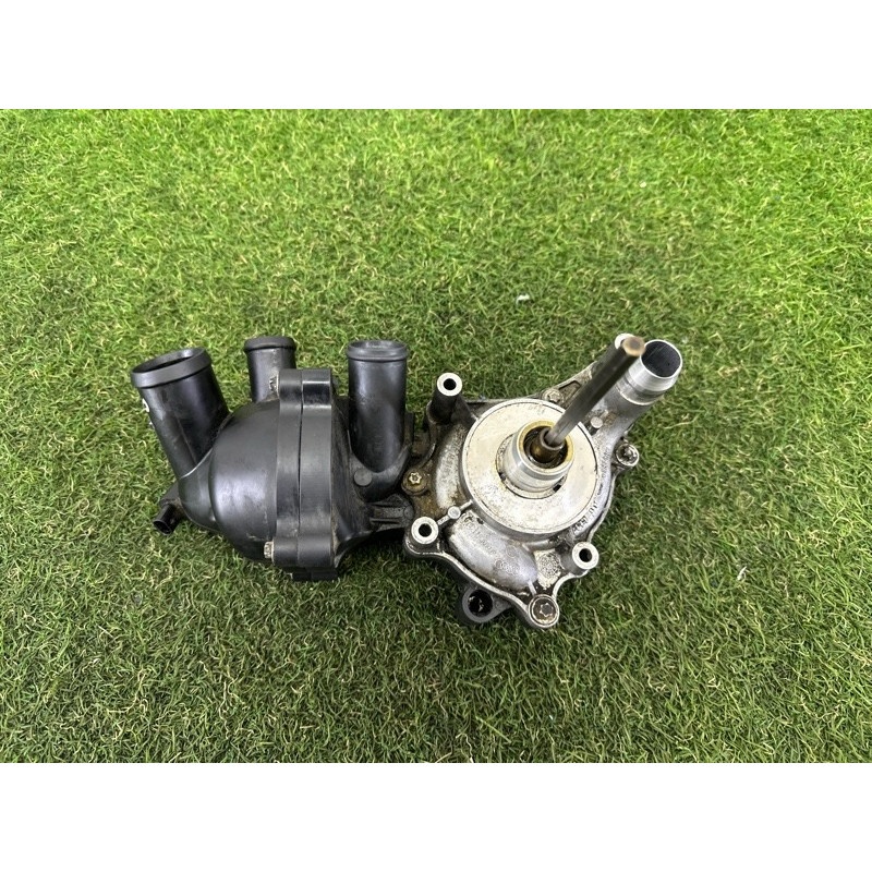 Корпус термостата с помпой (система охлаждения) AUDI A8 D4 2011 4.2 CDRA 079121013P