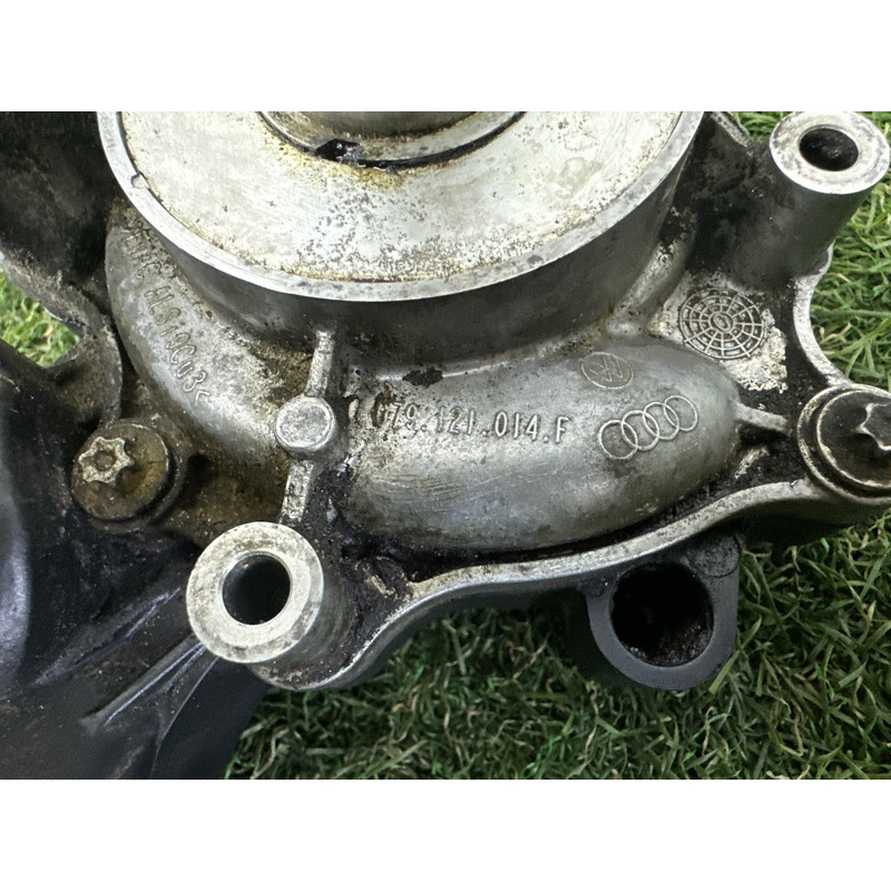 Корпус термостата с помпой (система охлаждения) AUDI A8 D4 2011 4.2 CDRA 079121013P