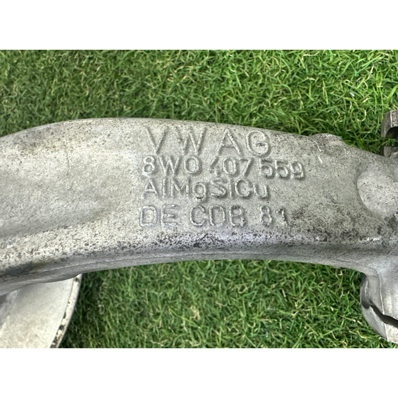 Поворотный кулак (подвеска) AUDI A4 B9 2018 2.0 DBPA 8W0407253F