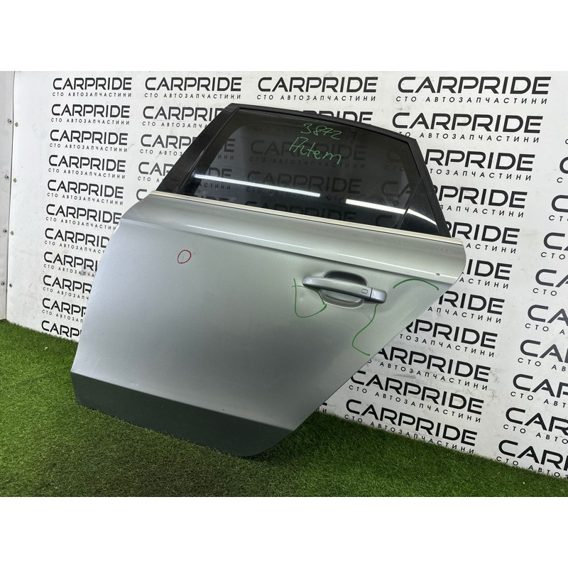 Дверь (наружные элементы кузова) AUDI A4 B8 2010 2.0 CAEB 8K5833051D