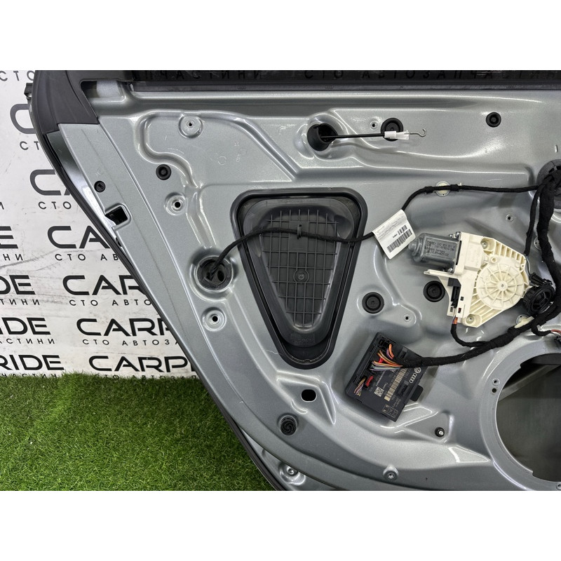 Дверь (наружные элементы кузова) AUDI A4 B8 2010 2.0 CAEB 8K5833051D