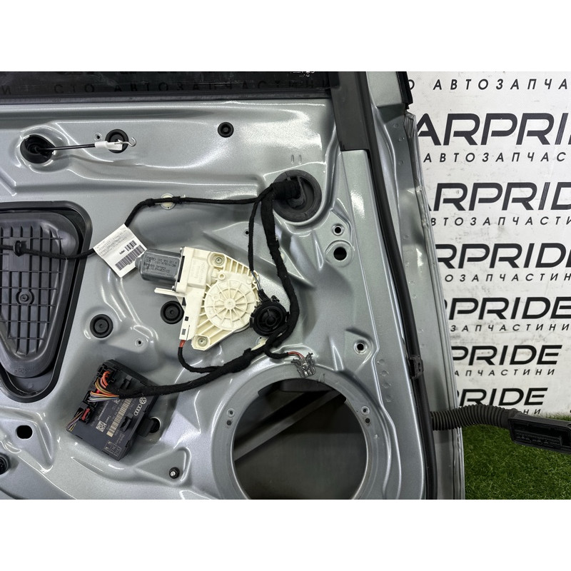 Дверь (наружные элементы кузова) AUDI A4 B8 2010 2.0 CAEB 8K5833051D