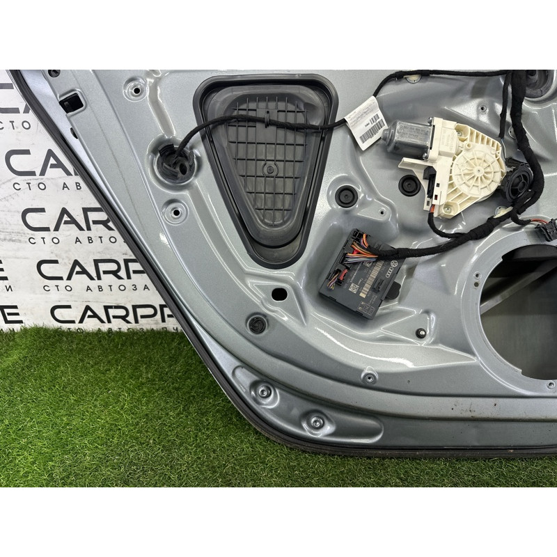 Дверь (наружные элементы кузова) AUDI A4 B8 2010 2.0 CAEB 8K5833051D