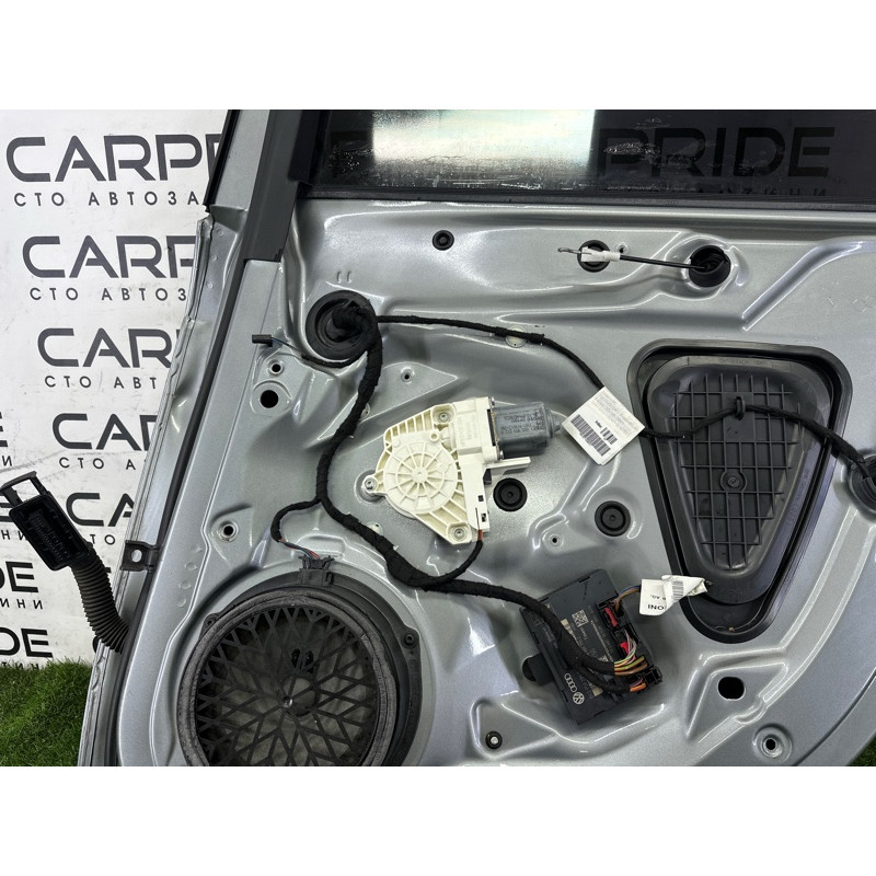 Дверь (наружные элементы кузова) AUDI A4 B8 2010 2.0 CAEB 8K5833052D