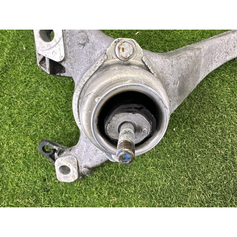 Кронштейн двигателя (кронштейны двигателя) Volkswagen Touareg NF 2012 3.0 Hybrid CGFA 7P0199207