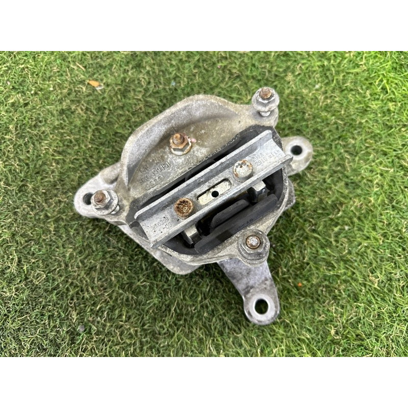 Подушка КПП (трансмиссия) AUDI Q5 8R 2010 3.2 CALB 8K0399151DB