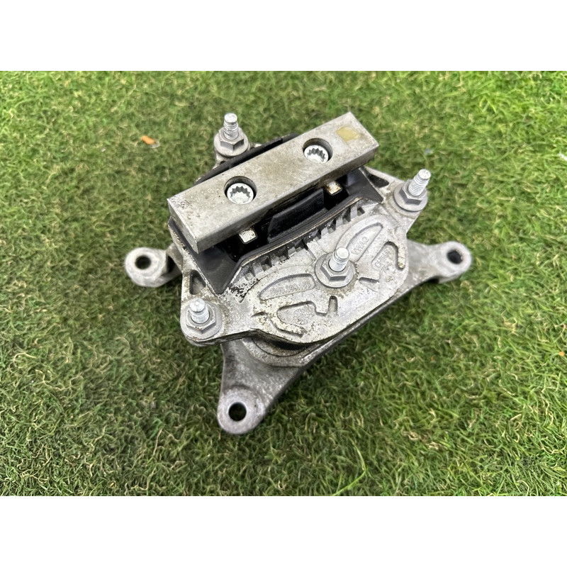 Подушка КПП (трансмиссия) AUDI Q5 FY 2018 2.0 DAYB 8W0399156AQ