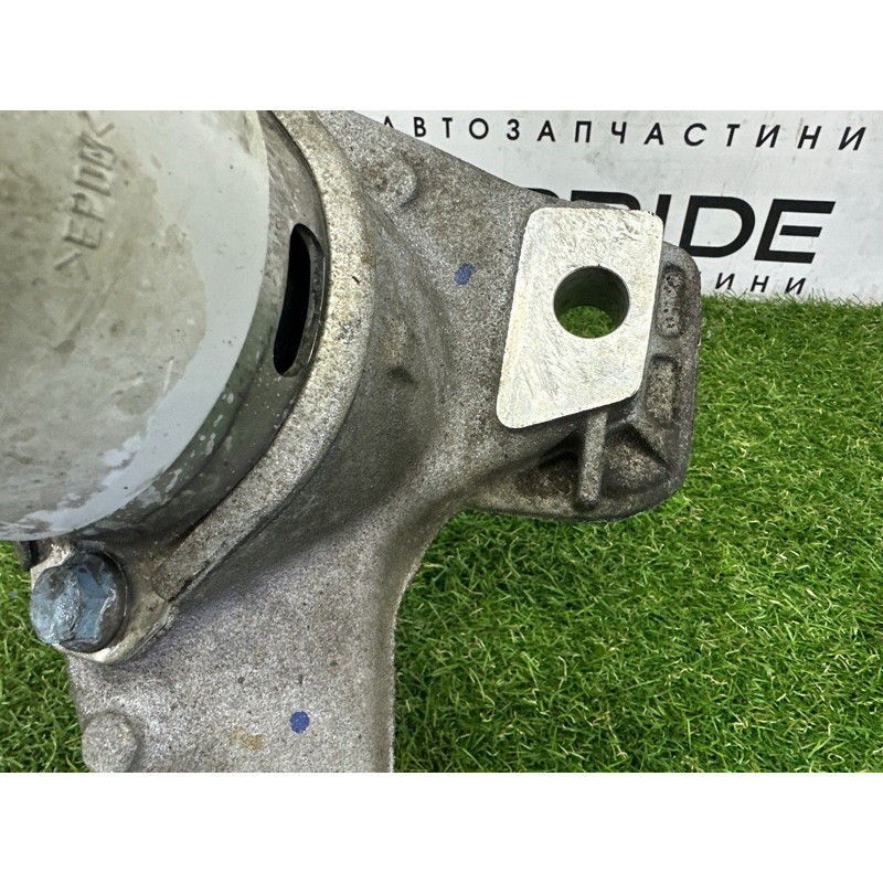 Кронштейн двигателя (кронштейны двигателя) Volkswagen Touareg NF 2012 3.0 TDI 7P0199207