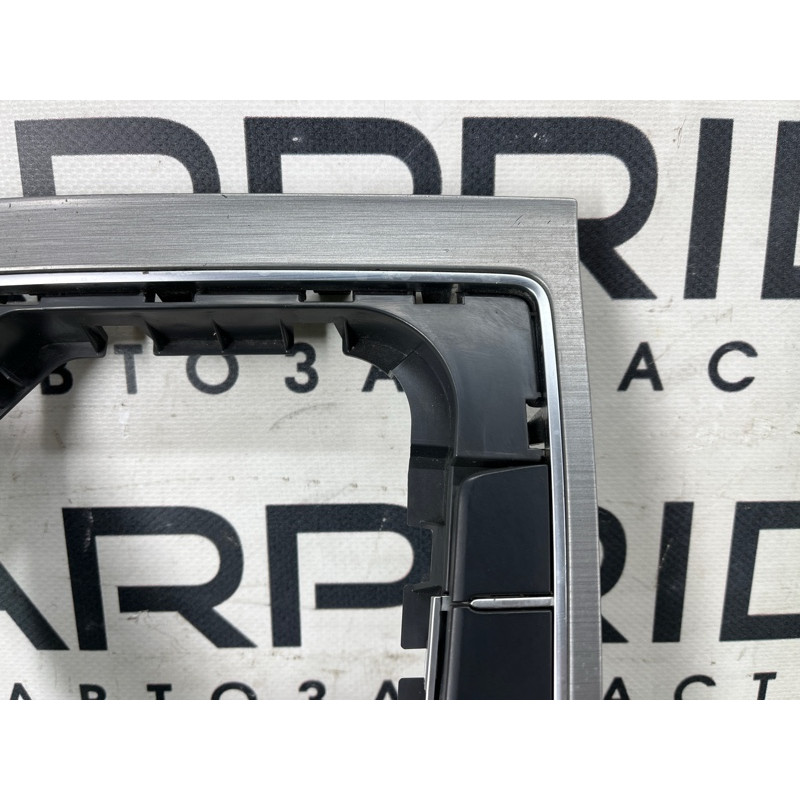 Накладка центральной консоли (салон) Volkswagen Passat B7 2014 1.8 561864263n